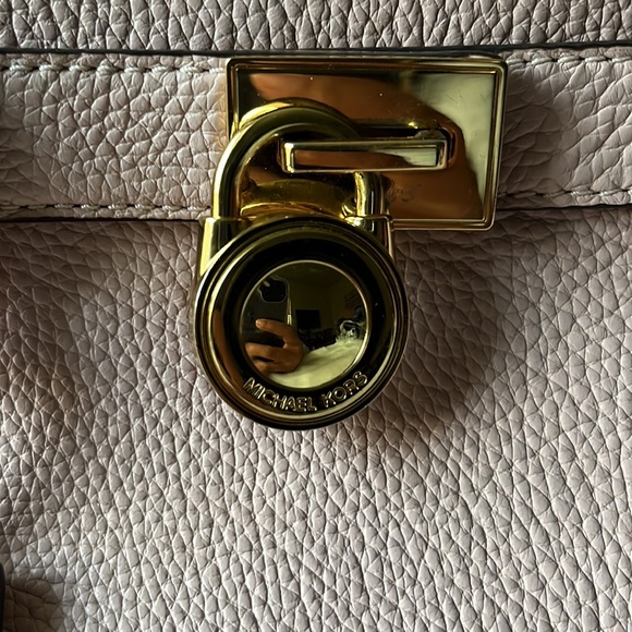 Michael Kors Hamilton Small Crossbody Woman's Travel Messenger Leather Bag Purse - Picture 4 of 15